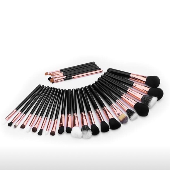 NWT Makeup Brush Set (29 piece with Case) No Logo - Picture 3 of 7